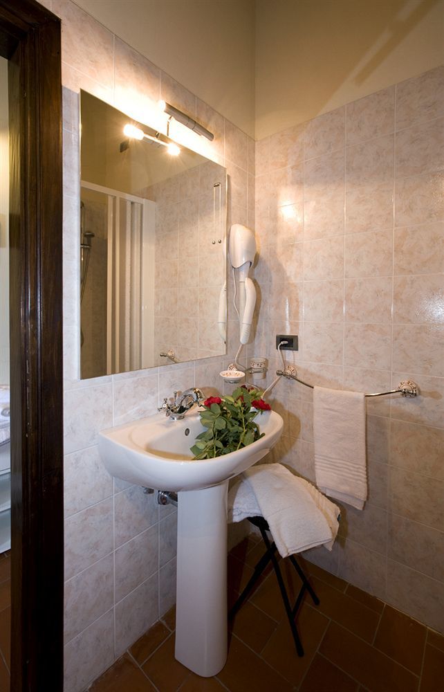 Agriturismo Antico Borgo Poggitazzi Терануова Брачолини Екстериор снимка